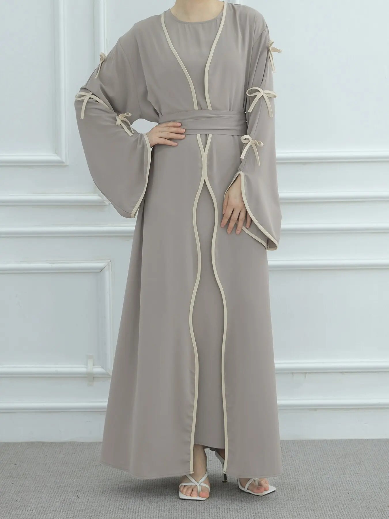2025 New Dubai Stylish Islamic Black Abaya for Muslim Women Belted Design with Bow Detailing Modest Long Dress for Middle East