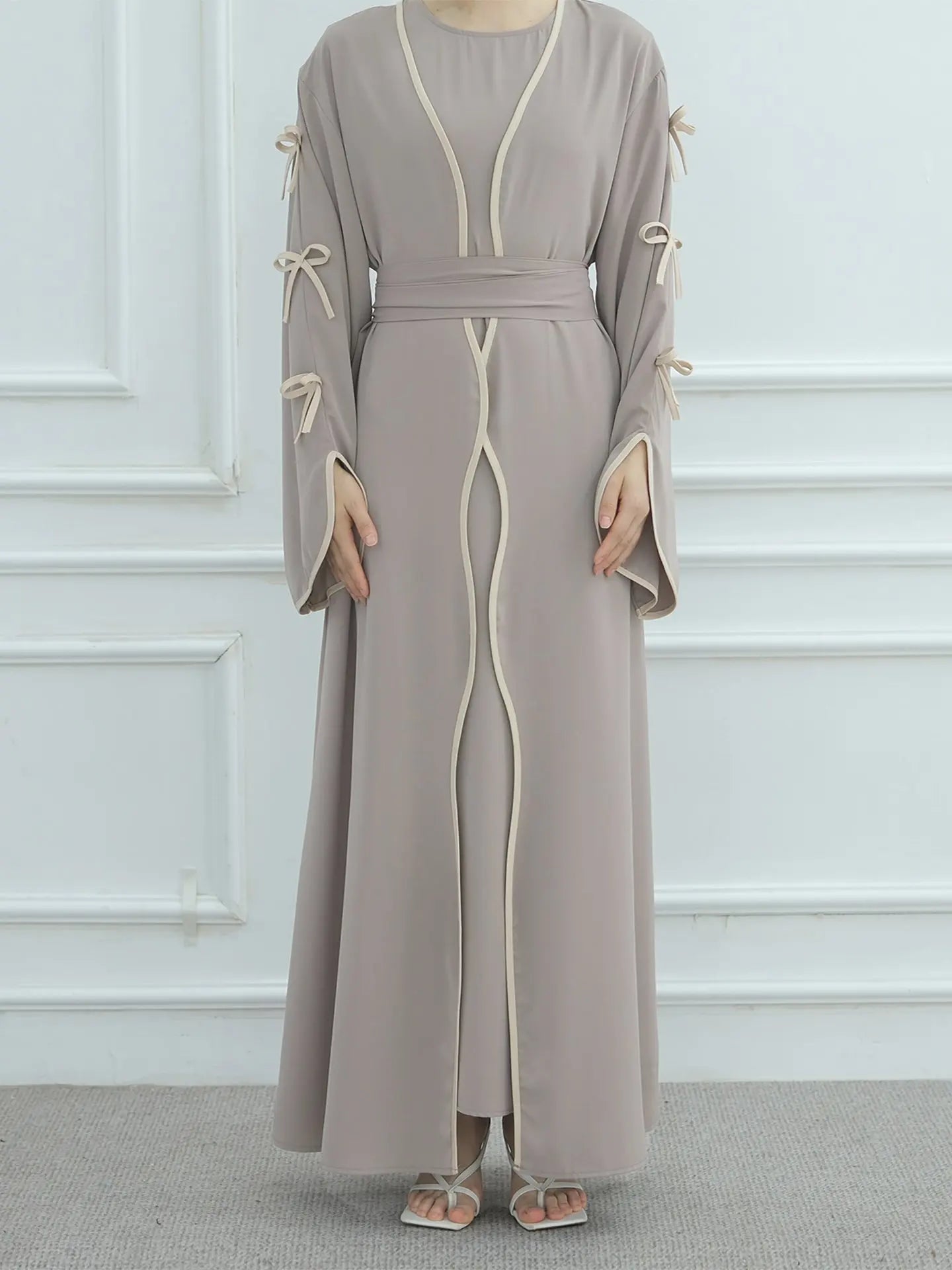 2025 New Dubai Stylish Islamic Black Abaya for Muslim Women Belted Design with Bow Detailing Modest Long Dress for Middle East