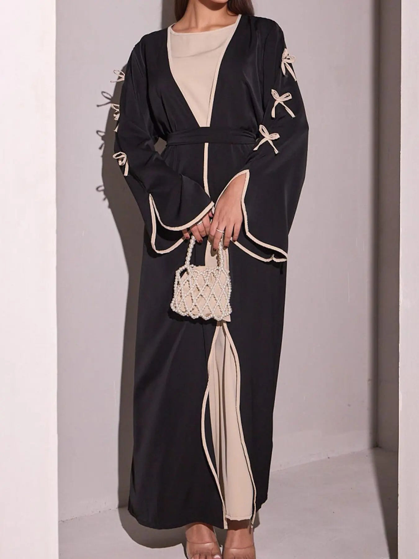 2025 New Dubai Stylish Islamic Black Abaya for Muslim Women Belted Design with Bow Detailing Modest Long Dress for Middle East