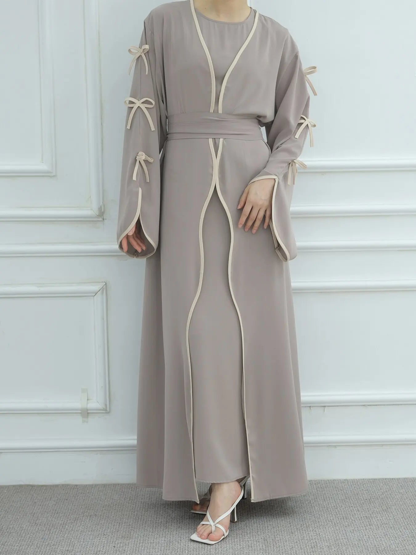 2025 New Dubai Stylish Islamic Black Abaya for Muslim Women Belted Design with Bow Detailing Modest Long Dress for Middle East